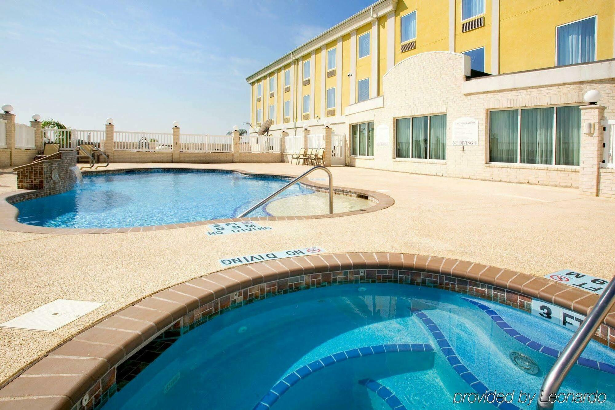 Holiday Inn Express Hotel And Suites Falfurrias Zewnętrze zdjęcie
